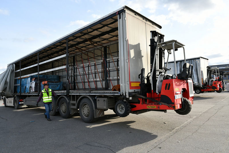 Flinker Helfer in der Baustoff-Logistik